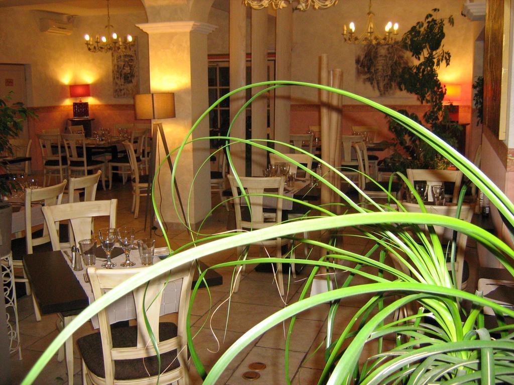 Auberge De Bonpas Logis De France Hotel Avignon Ngoại thất bức ảnh