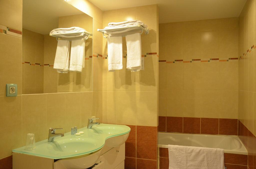 Auberge De Bonpas Logis De France Hotel Avignon Phòng bức ảnh