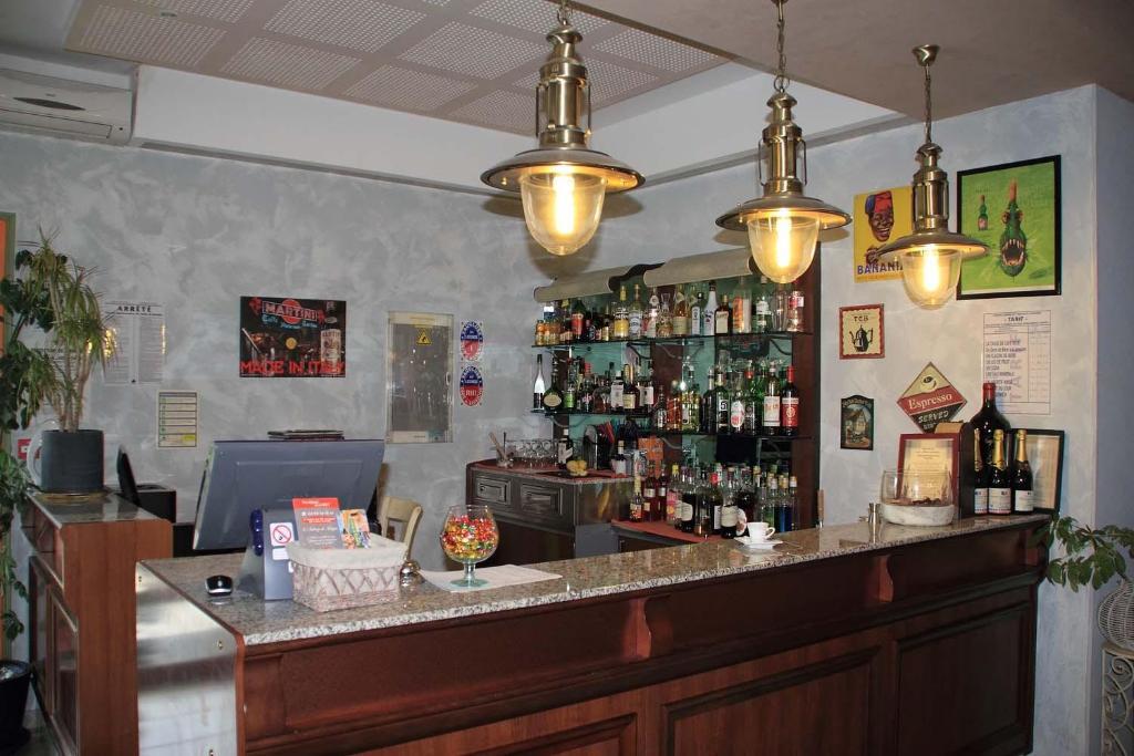 Auberge De Bonpas Logis De France Hotel Avignon Ngoại thất bức ảnh